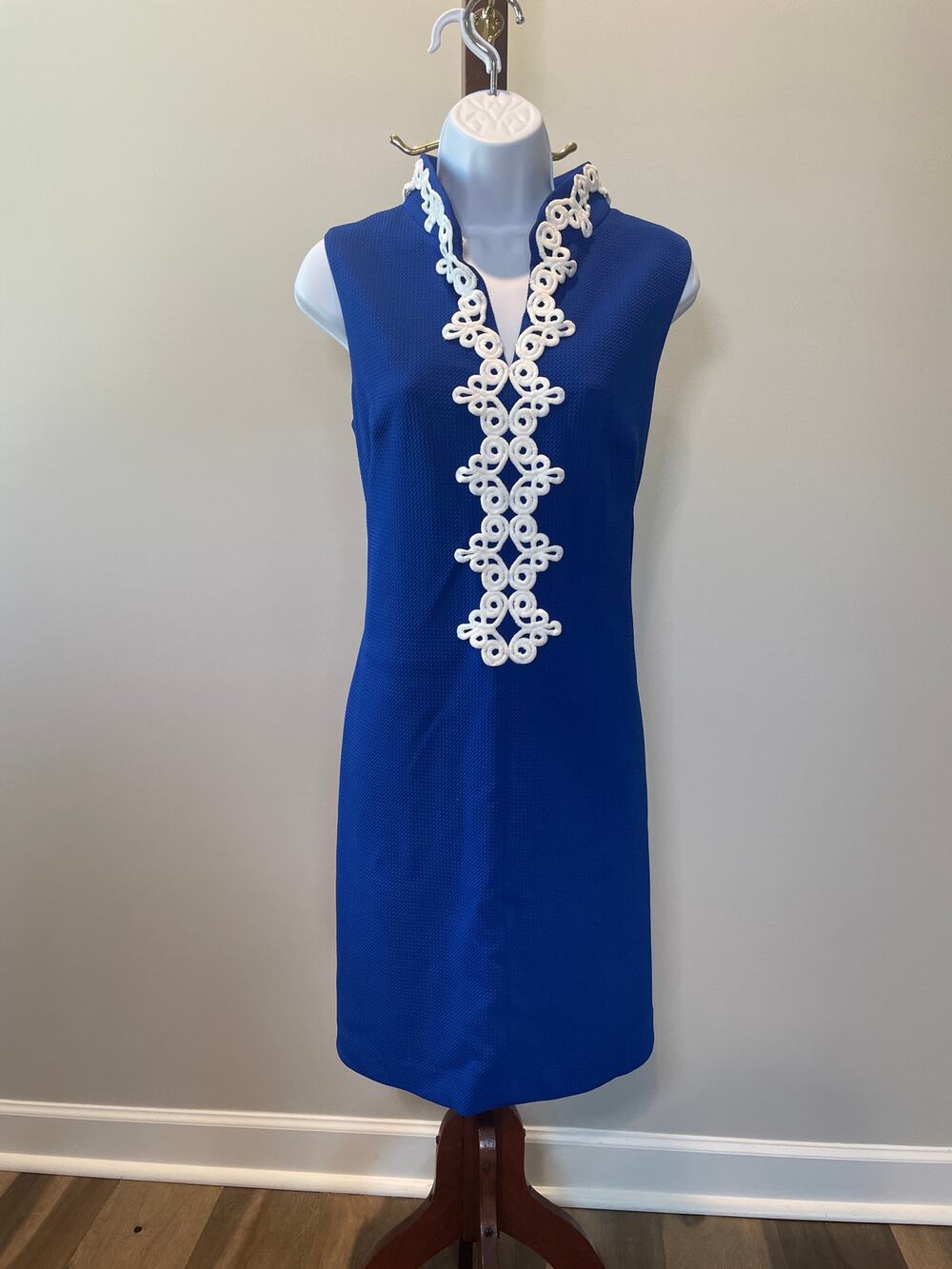 J Howard Blue Dress White Laced Neck Detail Sleeveless Size 12 - Old Money Style